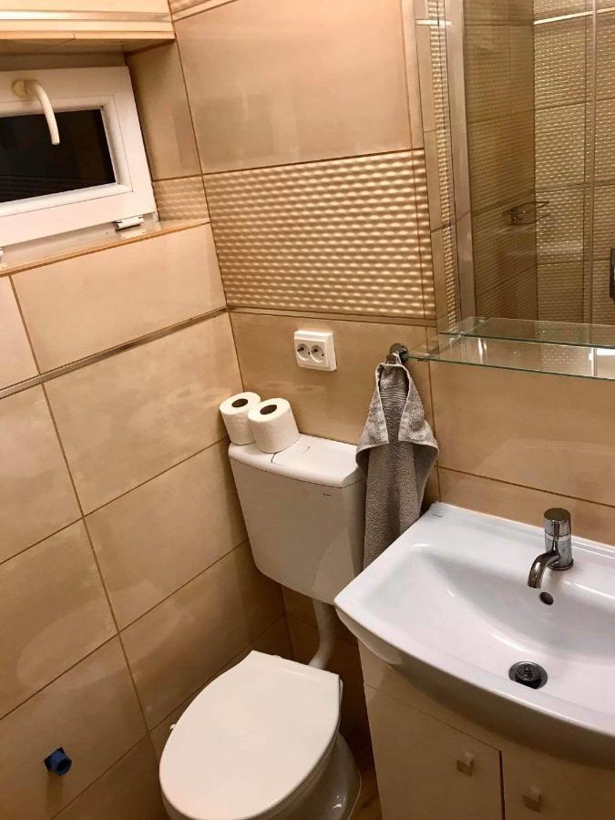 Komfort Apartman Vác Esterno foto