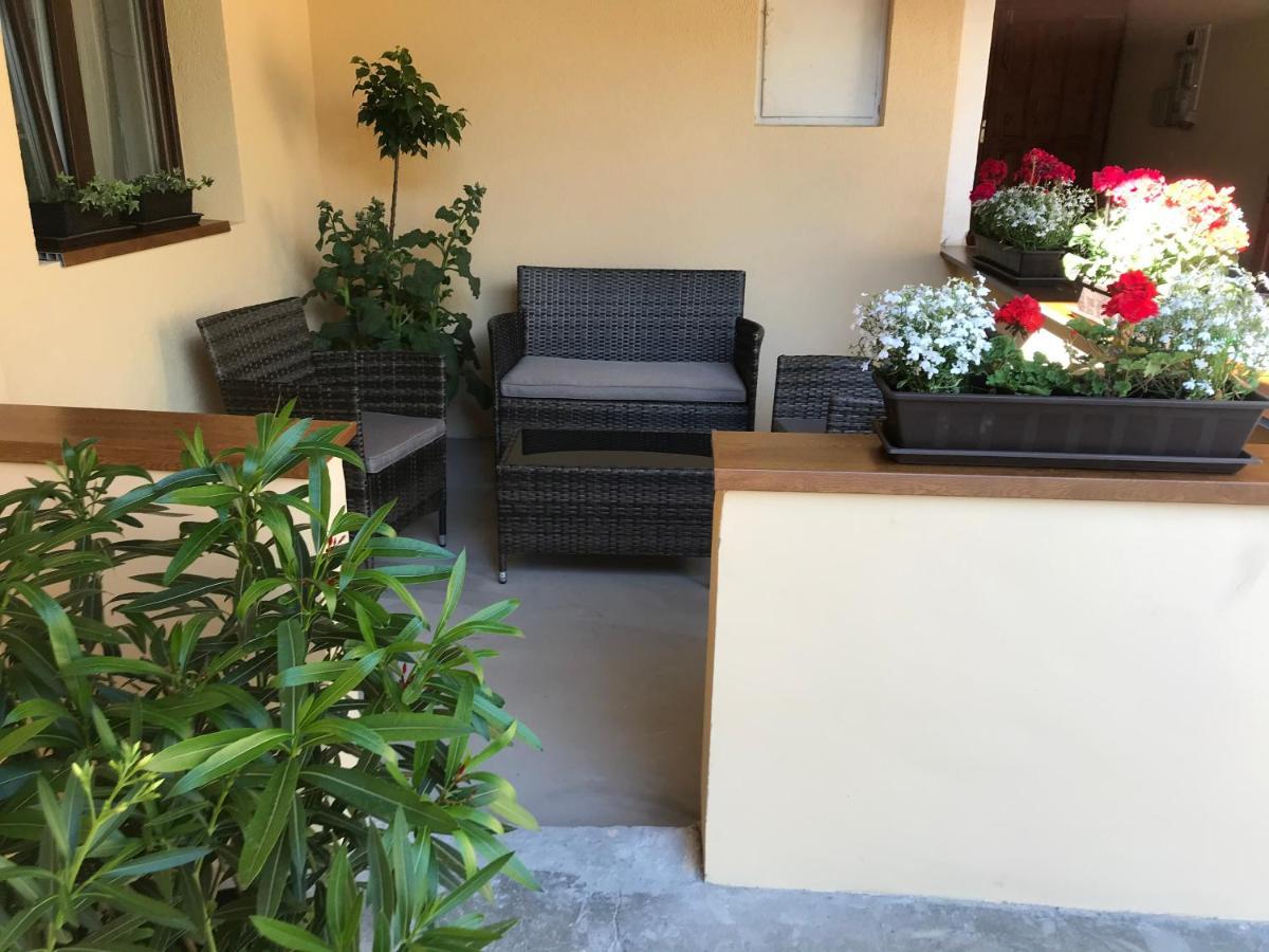 Komfort Apartman Vác Esterno foto